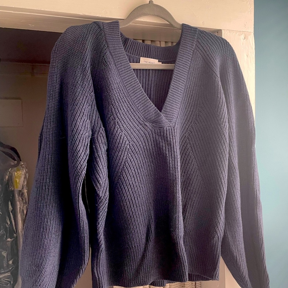 The Reset Must-Have V Size M/Navy